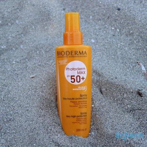 Kem chống nắng dạng xịt BIODERMA PHOTODERM Max Spray SPF 50+ có bao bì khá đẹp mắt 