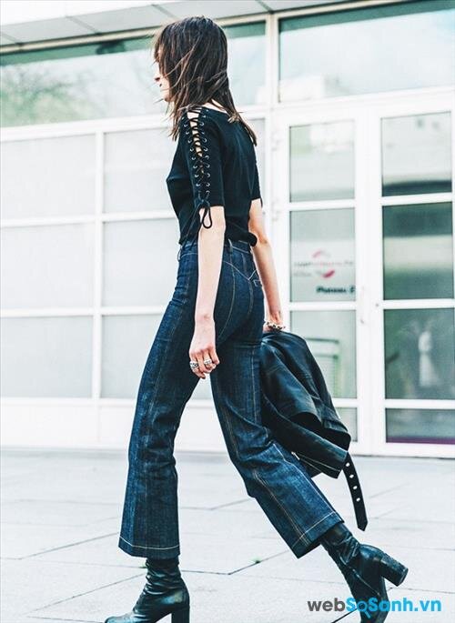 Bữa tiệc tối nay thay vì mặc một chiếc váy, bạn hãy thay đổi bằng cách mặc quần jeans và T-shirt để thêm phần năng động. Một chiếc quần jeans lửng ống loe - đúng mốt mới nhất, thêm một chiếc áo phông điệu đà với phần dây buộc ở cánh tay, thêm một đôi giày và một chiếc áo khoác nữa là đủ để bạn 