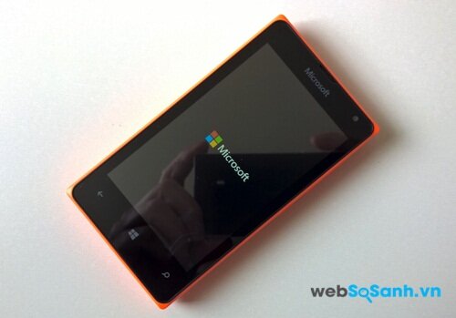 Microsofl Lumia 435 có thiết kế khá giống Nokia X
