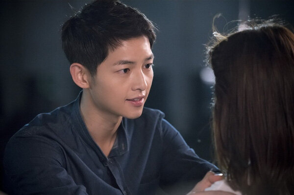 Song Joong Ki điển trai cùng bạn diễn trong 