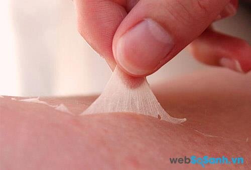 Không bóc lớp da bong vì dễ làm nhiễm trùng lớp da bị tổn thương bên dưới