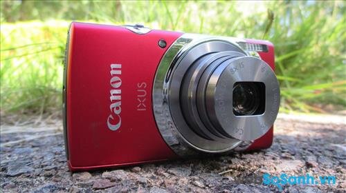 Ống kính của máy ảnh compact Canon IXUS 150 HS có tiêu cự 5.0- 40 mm zoom 8x (tương đương ống kính tiêu cự 28- 224 mm trên cảm biến fullframe)
