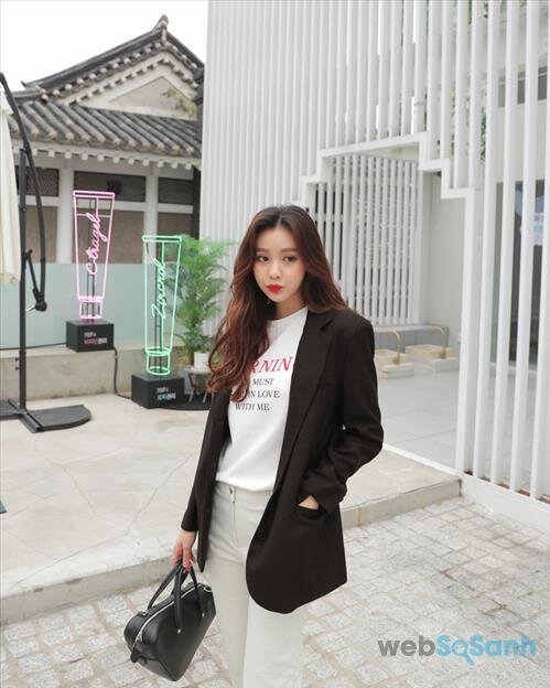 Bạn nên có ít nhất một chiếc blazer trong tủ đồ thu đông của mình nhé!