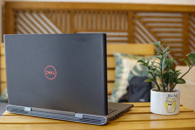 Ngoại hình Dell Inspiron 7577