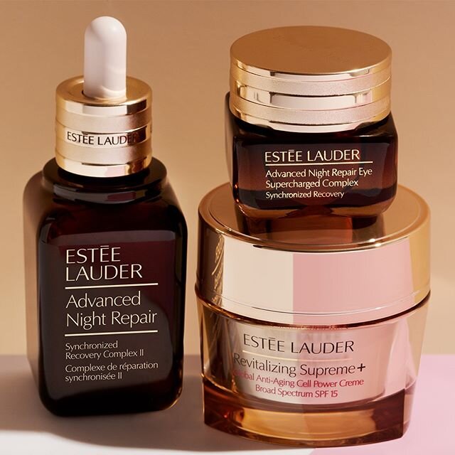 Thoa serum Estee Lauder Advanced Night Repair khắp mặt đều đặn mỗi tối sẽ nhanh chóng làm giảm thâm, mụn đỏ và các vùng da không đều màu