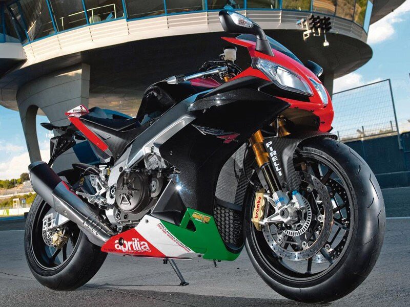 Xe moto Aprilia RSV4 thiết kế thể thao được sử dụng cho nhiều giải đua lớn
