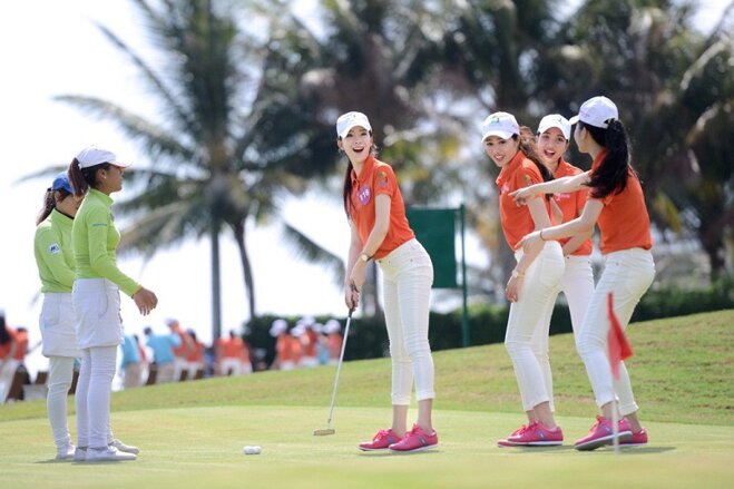 Nón đánh golf che nắng, che gió và bảo vệ da khỏi ánh nắng mặt trời.