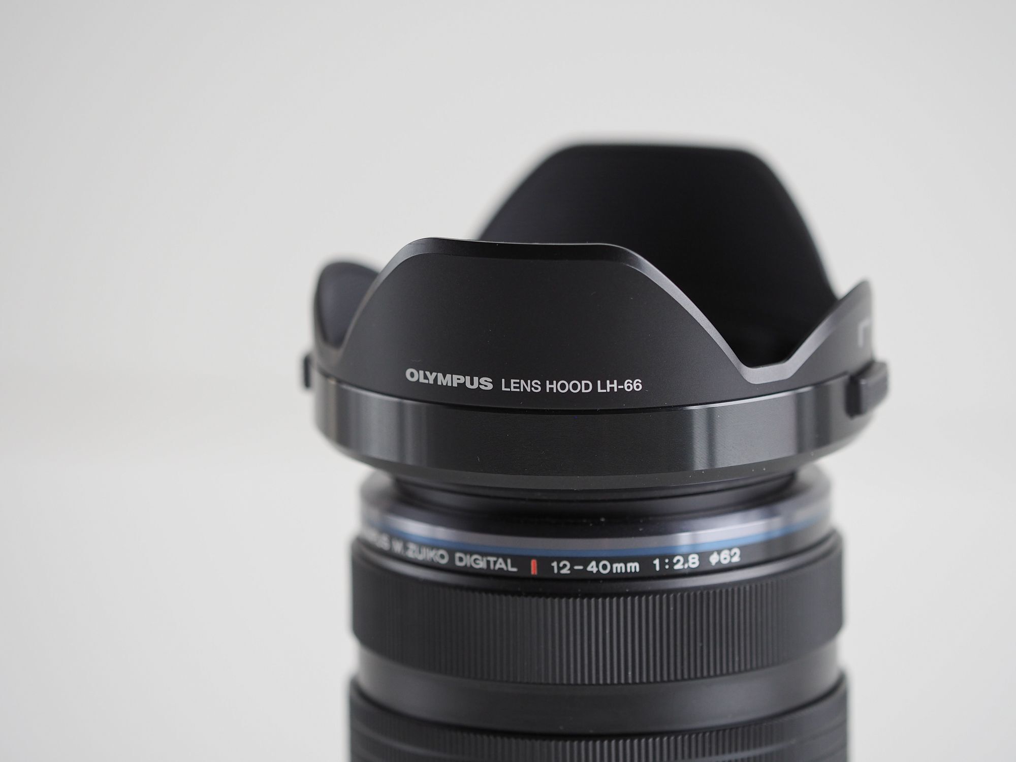 Lens hood tăng tính thẩm mỹ cho máy ảnh