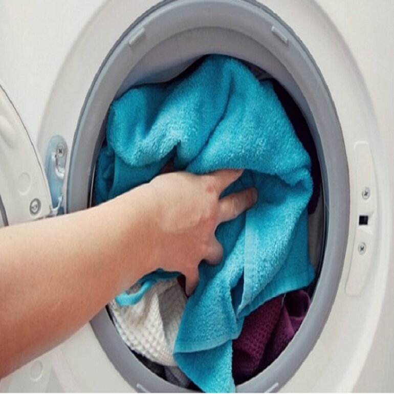 quần áo bỏ vào máy giặt quá trọng tải