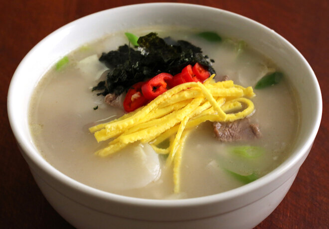 Canh Tteokguk - Hàn Quốc