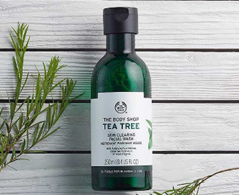 Sữa rửa mặt the body shop trà xanh Tea Tree Skin Clearing Facial Wash