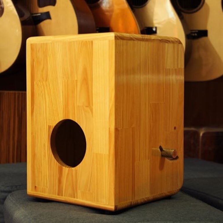 Tính năng nổi bật của trống Cajon là gì?