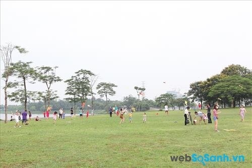 Công viên Yên Sở - địa điểm lý tưởng để tổ chức các hoạt động, sự kiện ngoài trời với số lượng có thể tổ tham gia lên tới hàng trăm người.
