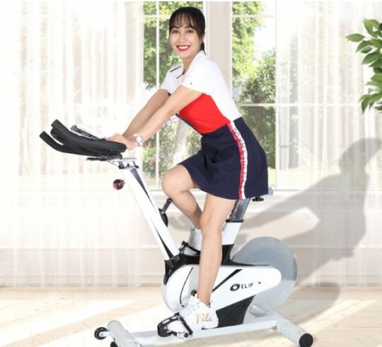 tự tập thể dục với máy chạy bộ tại nhà vừa tiết kiệm thời gian tranh thủ lúc ngủ dậy hoặc khi có thời gian rảnh lại đỡ phải vất vả đi lại bụi bặm mà không an toàn khi tham gia giao thông.