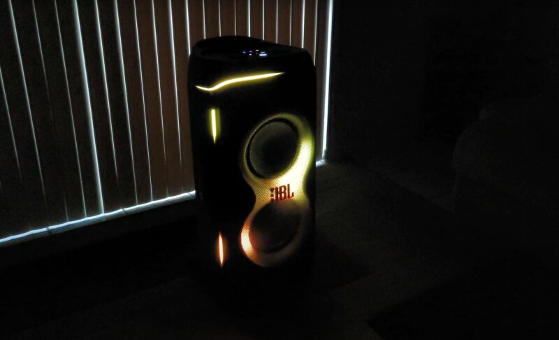 JBL PartyBox 720: Âm thanh cực bốc cho dân “quẩy”, sẵn sàng bùng nổ mọi cuộc vui