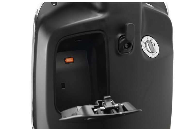 Xe máy điện Yadea Oris H trang bị hiện đại, pin lithium tới 120 km/lần sạc, giá rẻ