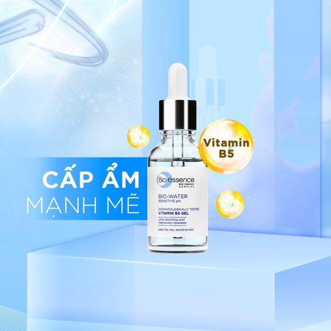 Caption: Serum BIO-WATER Vitamin B5 5% có độ mỏng nhẹ và thấm nhanh, để lại cảm giác man mát, dễ chịu chỉ sau 10 giây vỗ lên da.