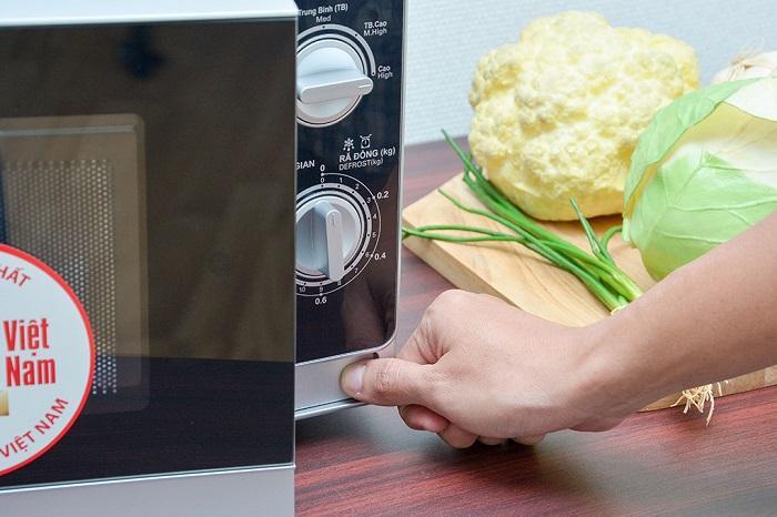 Lò Vi Sóng Chạy Sai Giờ Lò vi sóng thường mắc nhiều bệnh trong quá trình sử dụng