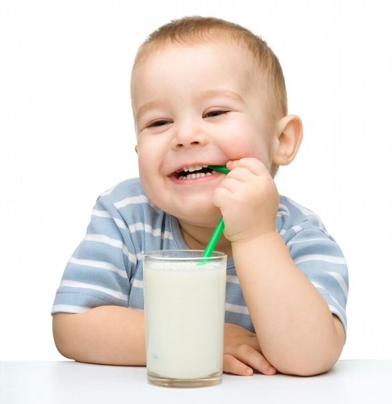 Trẻ 2 tuổi vẫn có thể tiếp tục uống sữa công thức