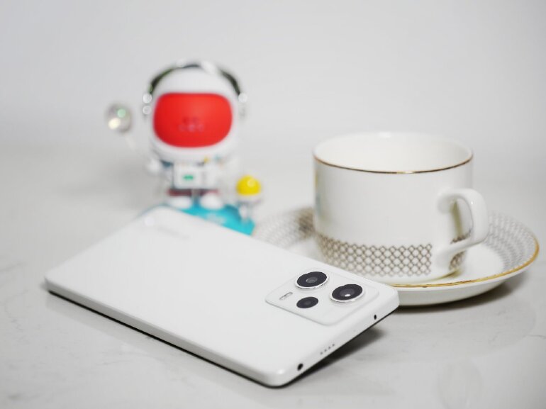 ĐIện thoại Xiaomi Redmi Note 12 Pro 5G sở hữu thiết kế hiện đại