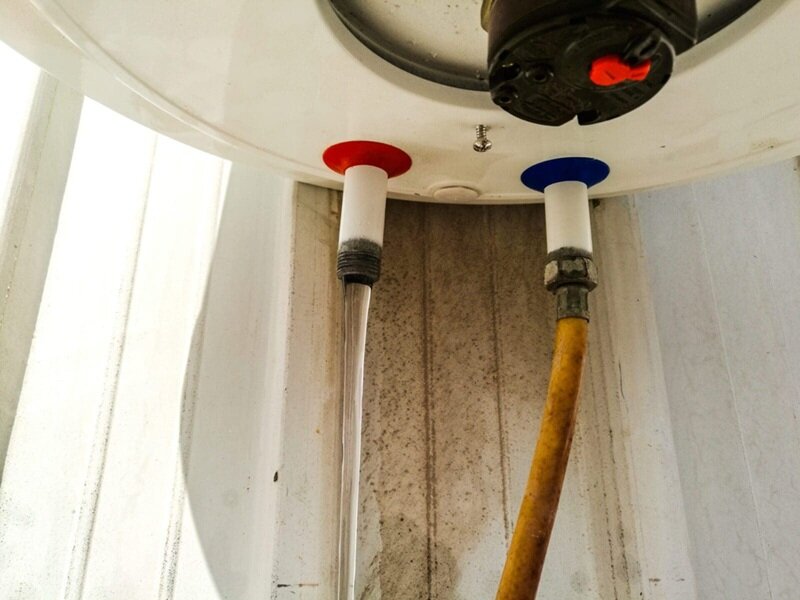 Bình nóng lạnh bị chảy nước rất nguy hiểm và thường do 7 nguyên nhân phổ biến sau