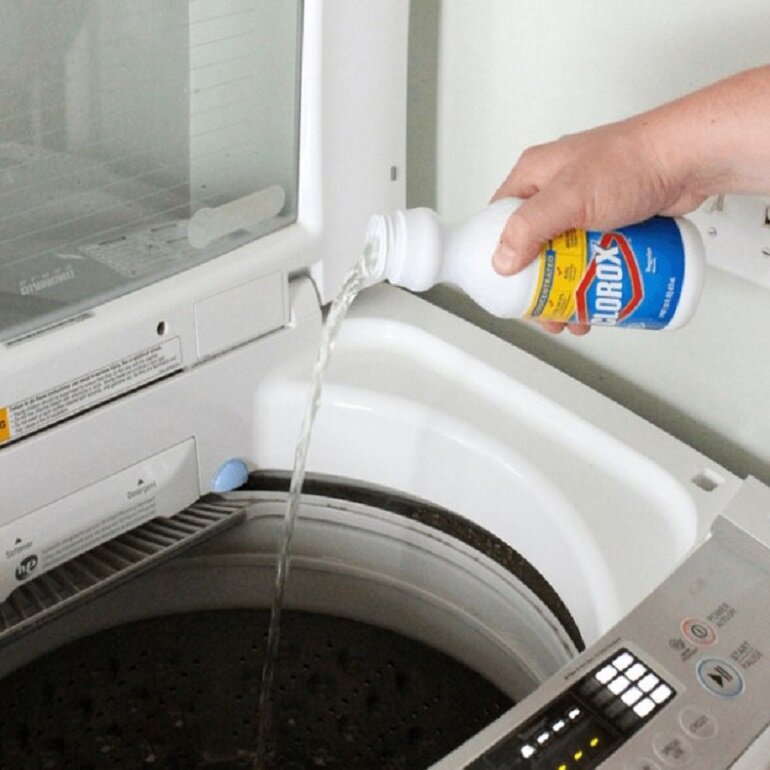 bật chế độ vệ sinh máy giặt 