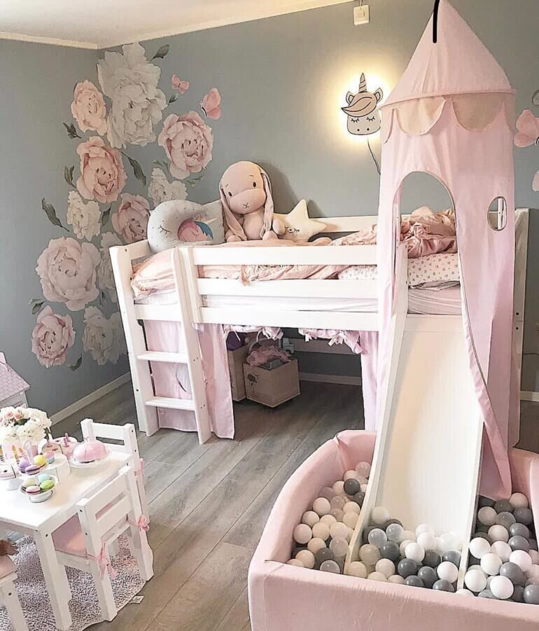 Biến giường tầng trẻ em có cầu trượt thành lâu đài công chúa