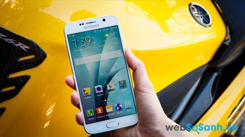 Samsung Galaxy là smartphone giảm giá mạnh trong tháng