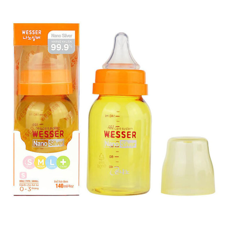 Bình sữa Wesser 140ml có núm ti mềm mại và dòng chảy vừa phải phù hợp với bé trên 4 - 6 tháng.