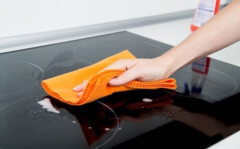 Hướng dẫn vệ sinh các vết bụi bẩn thông thường ở bếp hồng ngoại