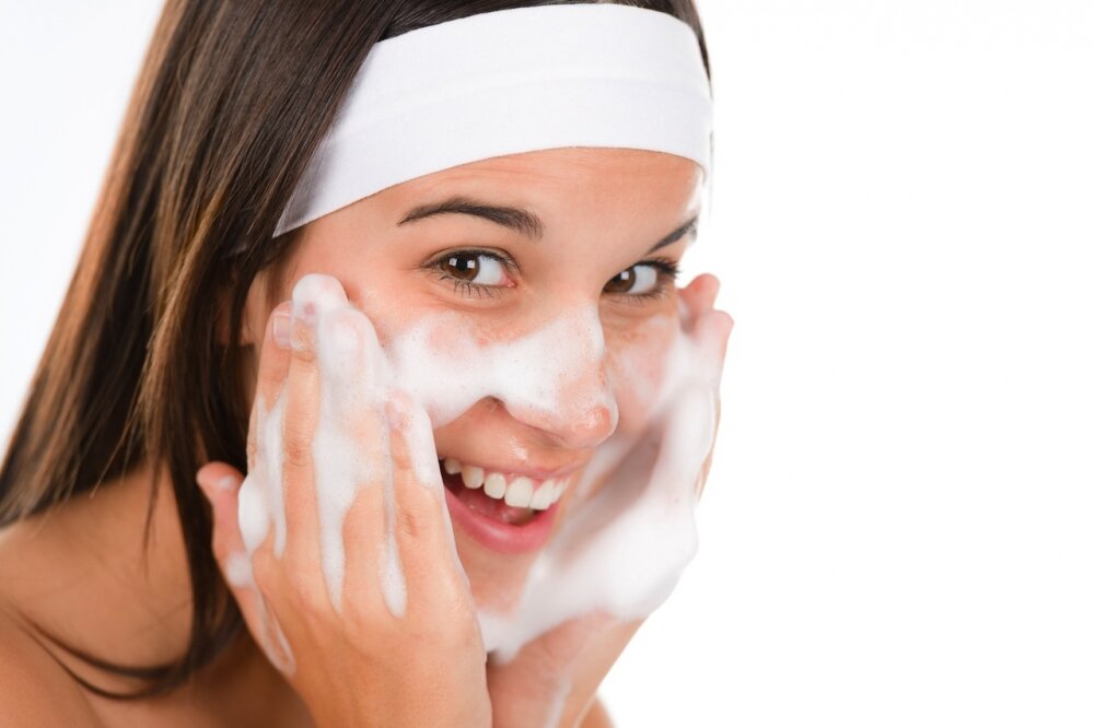 Làm sạch da là bước chăm sóc da cơ bản nhưng lại vô cùng quan trọng nếu bạn muốn có làn da đẹp
