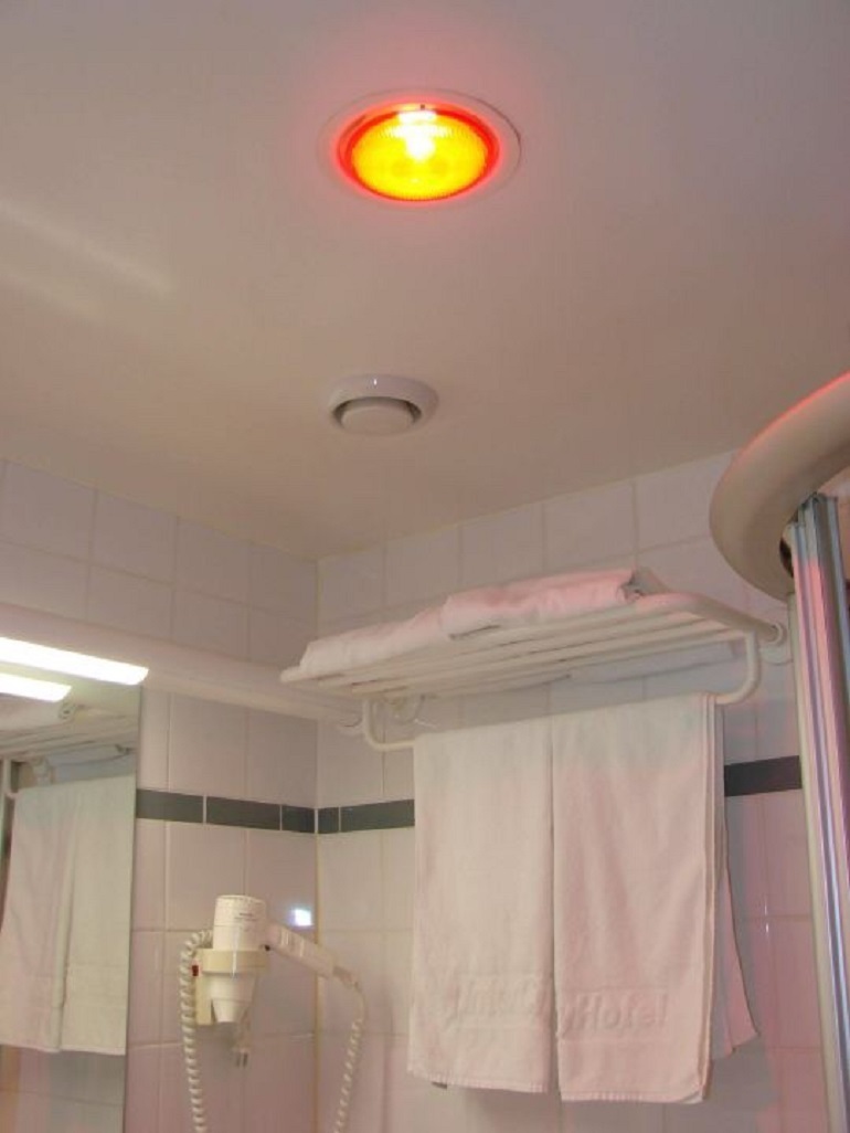 Sự tiện lợi khi dùng đèn sưởi nhà tắm âm trần
