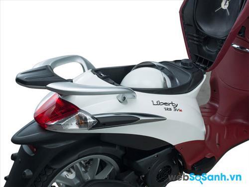 Cốp xe Liberty nhỏ hơn rất nhiều so với Lead Cốp xe Liberty nhỏ hơn rất nhiều so với Lead