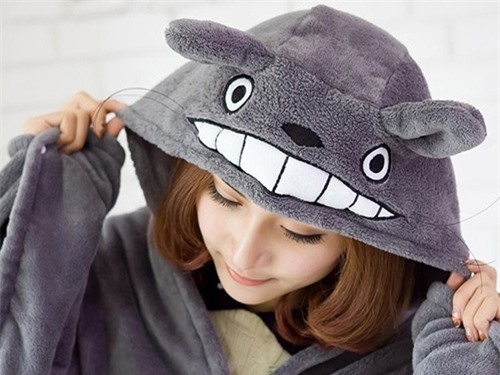 Gợi ý quà Giáng sinh và năm mới cho Nhân Mã: Áo choàng Totoro