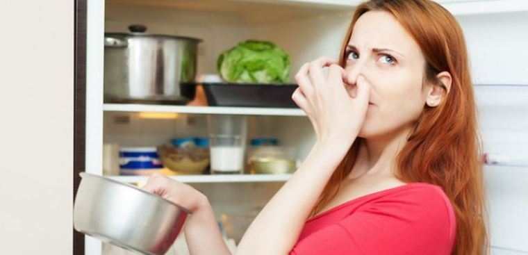 Bảo quản thực phẩm không đúng cách khiến tủ lạnh dùng lâu ngày có mùi hôi