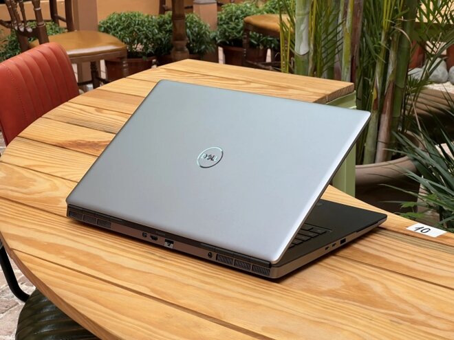 Review máy trạm đồ họa Dell Precision 7760