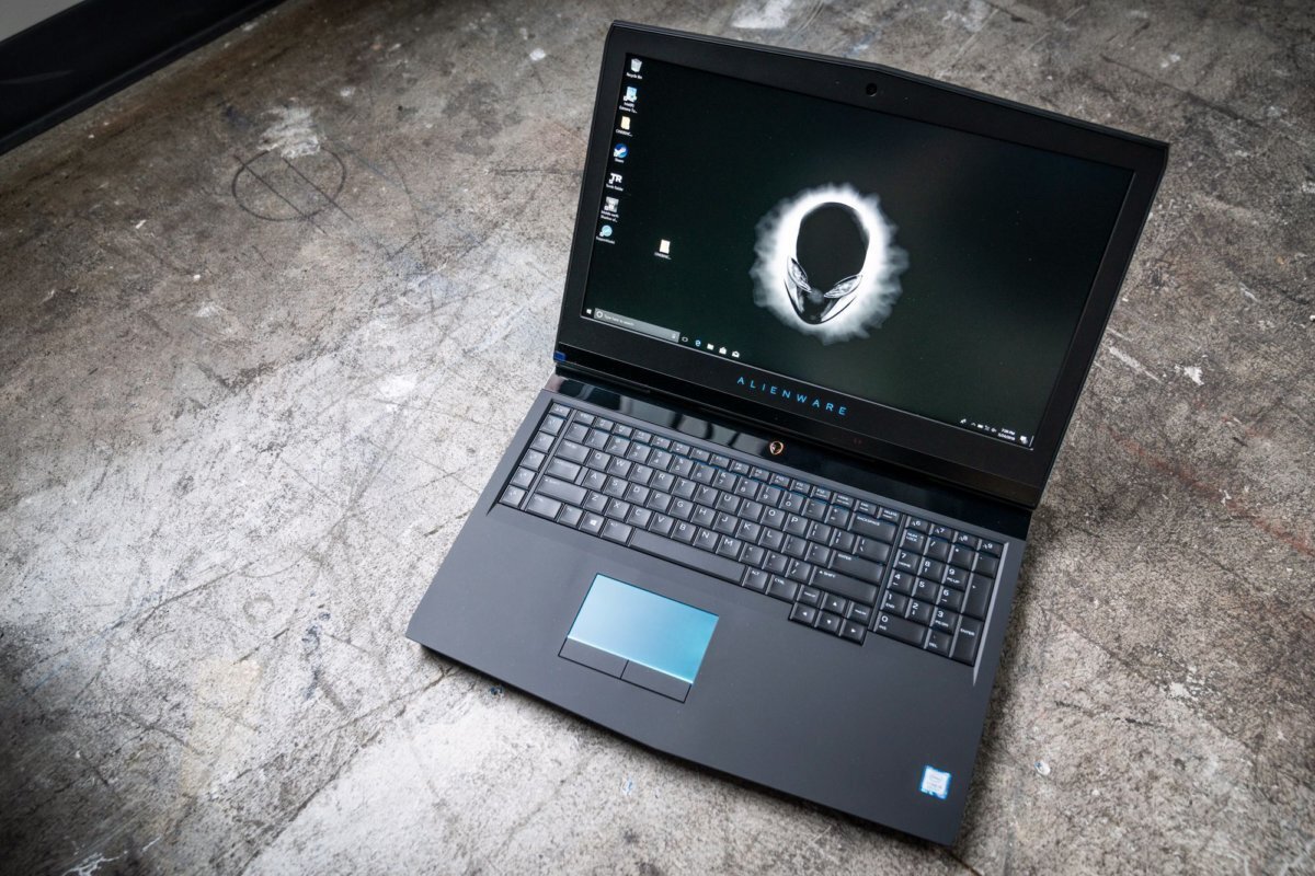 Dell Alienware 17 R5 là cỗ máy chơi game hùng mạnh