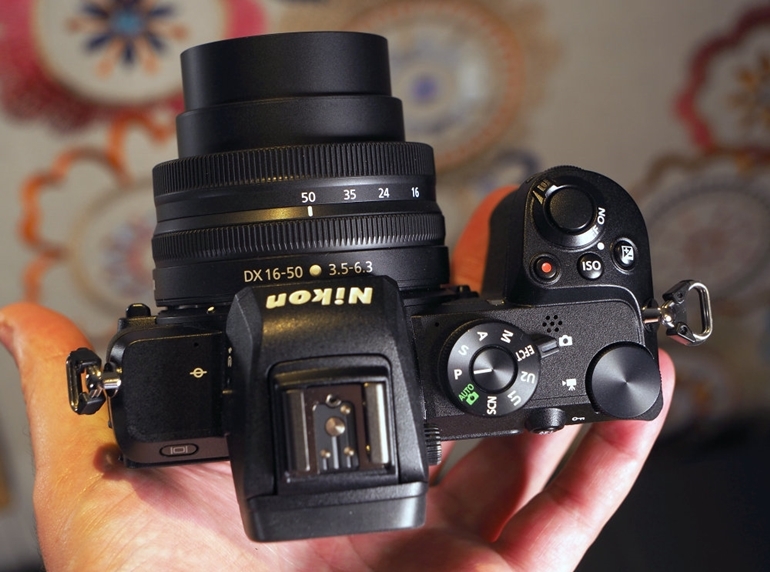 mặt trên máy ảnh Nikon Z50