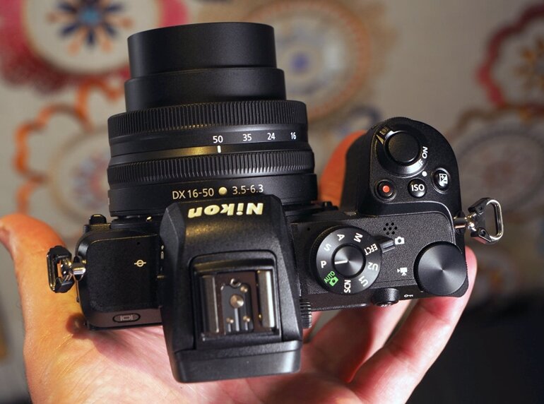 mặt trên máy ảnh Nikon Z50