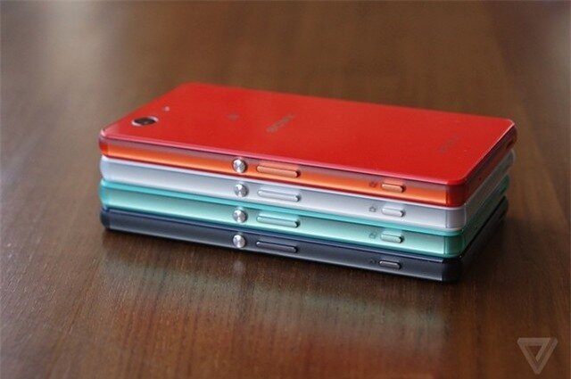 Ảnh thực tế bộ đôi Xperia Z3 và Z3 Compact vừa ra mắt