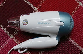 Tay cầm dễ gập gọn của máy sấy tóc Daewoo DWH-97LB