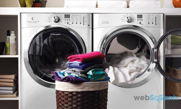 nên lựa chọn máy giặt sấy hay máy sấy quần áo