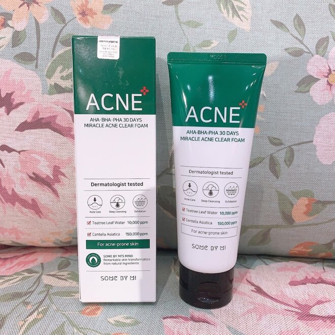 sữa rửa mặt Acne