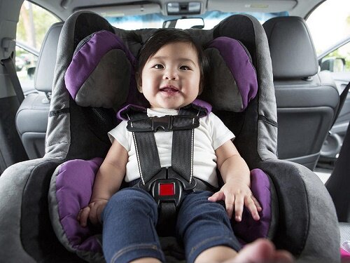 mua ghế ngồi ô tô cho trẻ sơ sinh