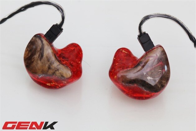 Cận cảnh Noble Kaiser 10 - Tai nghe in ear giá hơn 30 triệu đồng tại Việt Nam