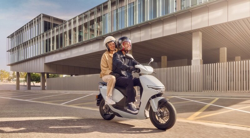 Xe máy điện Nhật Bản giảm giá hàng chục triệu đồng để tăng sức cạnh tranh