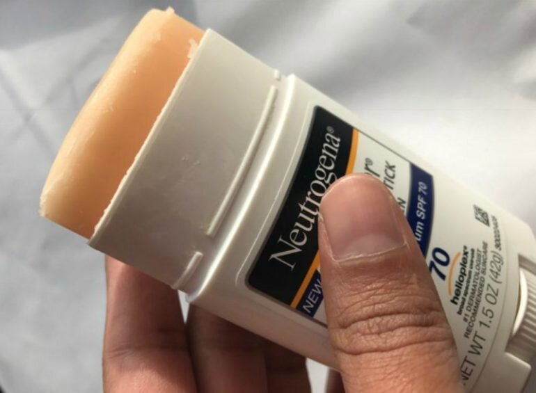 Neutrogena Ultra Sheer Face + Body Stick Sunscreen Broad Spectrum SPF 70 - Giá tham khảo chỉ 200.000 VNĐ
