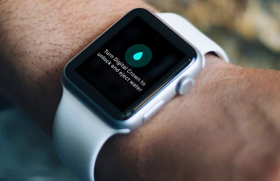 Apple Watch ở trạng thái mở khóa và đẩy nước (Nguồn: Trangcongnghe.com) Điều chỉnh âm lượng của Airpods và t