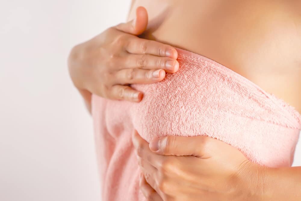 Bị tắc sữa có thể chườm nóng và chườm lạnh