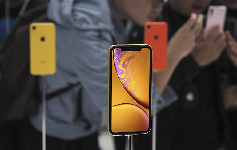 Nên mua điện thoại iPhone Xr hay thêm tiền để mua iPhone Xs Max